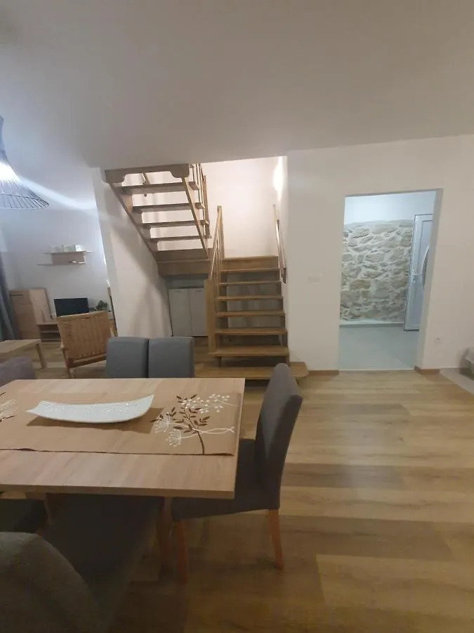 Apartment Apartmani Maris Rab Town